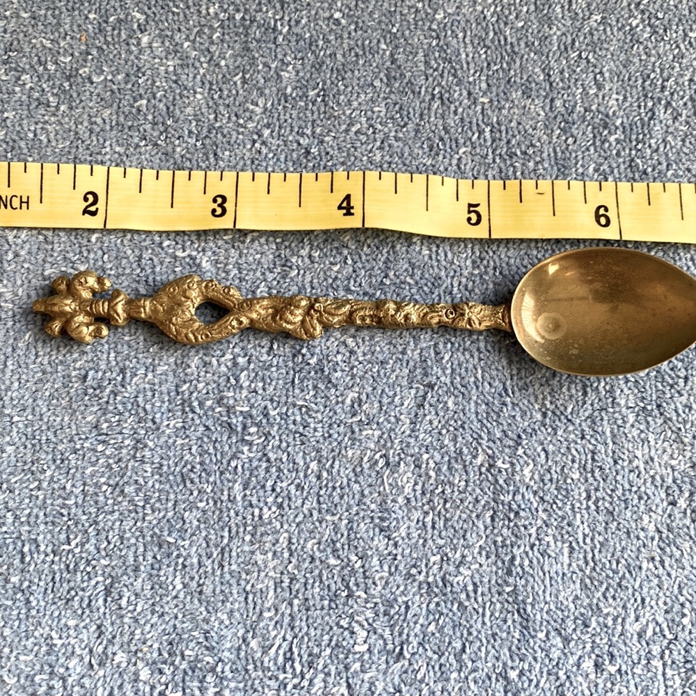 Vintage Silver colored Collectors Spoon